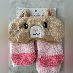 NWT - Llama Fuzzy Sleep Eye mask and Fuzzy Sock Set (one-size)